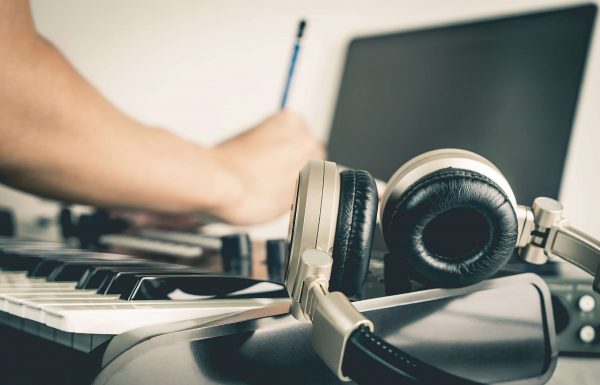 How to Write a Hit Song: 7 Innovative Methods to Improve Your Songwriting