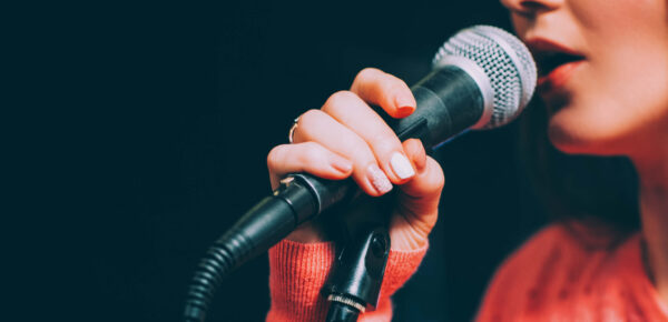 a female artists hand on a microphone